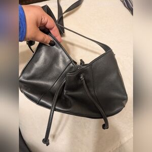 Elegant Black Leather Shoulder Bag